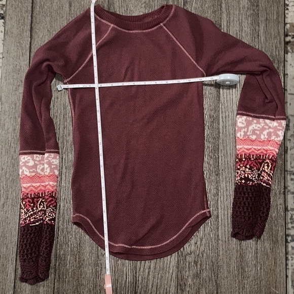 FREE PEOPLE Thermal In The Mix Cuff Top in Rio Vino - Picture 13 of 15